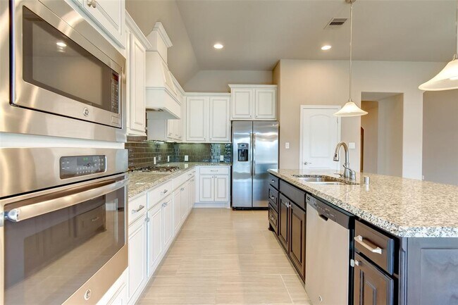 Building Photo - 23319 Tirino Shores Dr