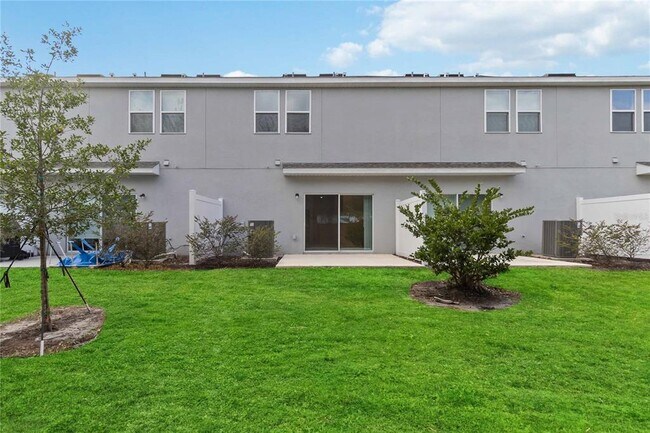 Building Photo - 1851 Roosevelt Pl