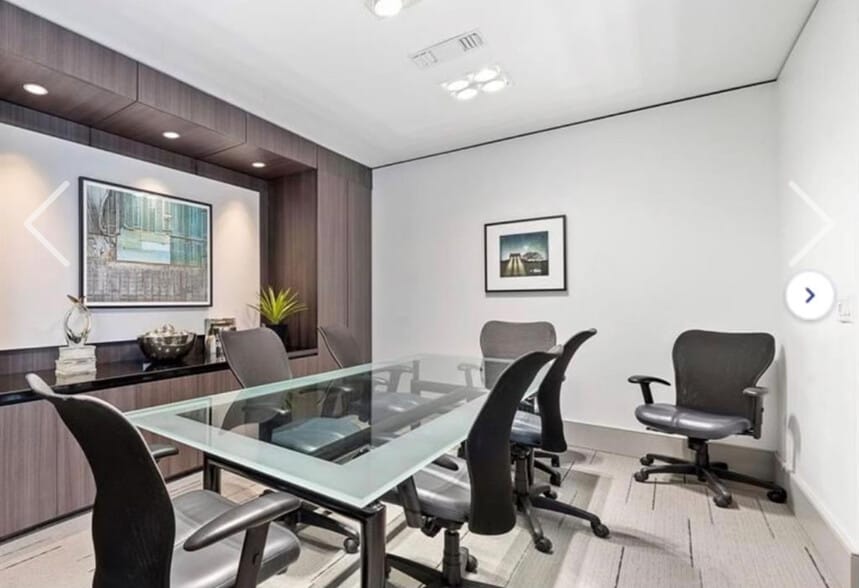 Building Photo - 1901 Post Oak Blvd