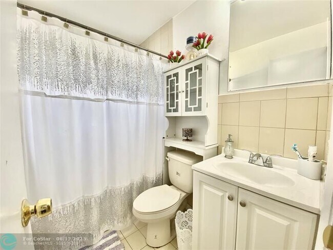 Building Photo - 416 SW 96th Ct