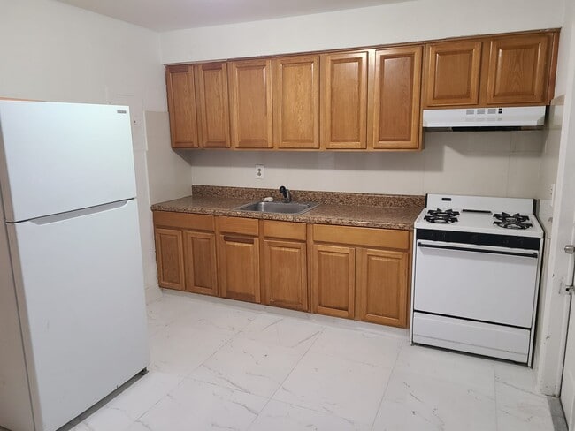 Building Photo - 375 E 8th St