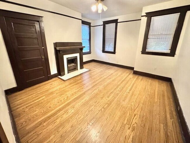 Building Photo - Historic Large Beautiful midtown home near Rhodes College available for Rent!