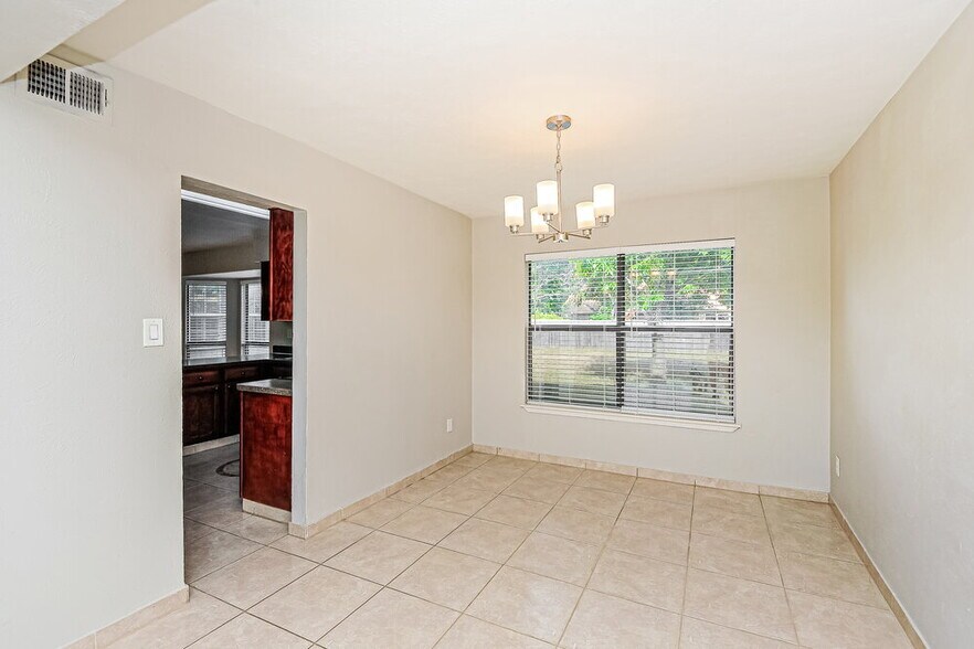 Building Photo - 7529 Ashwood Cir