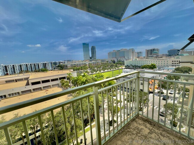 Building Photo - 610 Clematis St