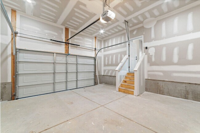 Building Photo - 447 Redwood Ave