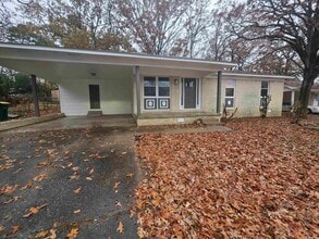 Building Photo - 109 S Longfield Ave