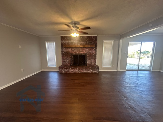 Building Photo - 1025 Crestview Dr S