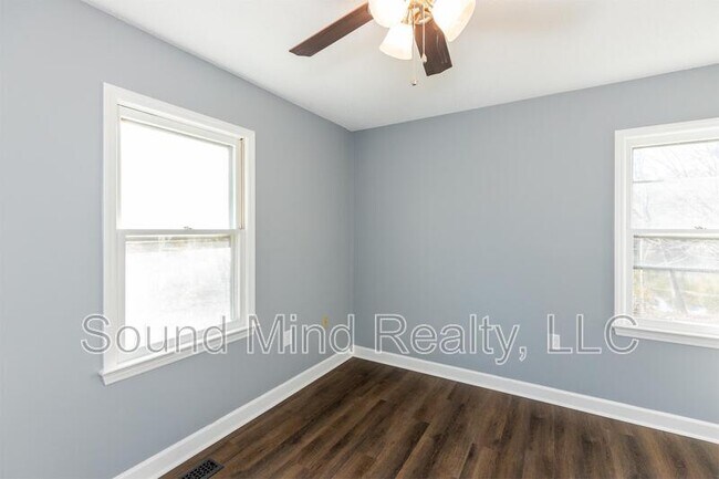 Building Photo - 700 Western Ave