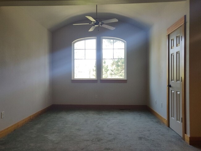 Building Photo - Charming 3x2.5 Modern Craftsman Home in NW Crossing with Private Backyard Oasis and Bonus Room Up...