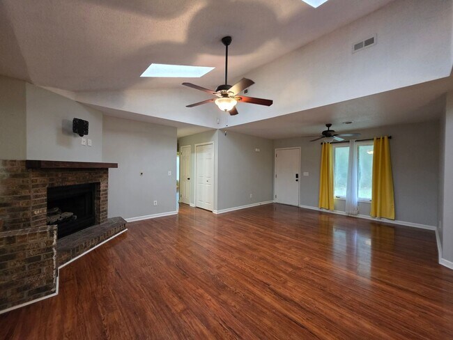 Building Photo - 109 Glencroft Rd