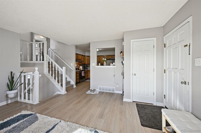 Building Photo - Wonderful 3 bed/2 bath duplex in Westminster!