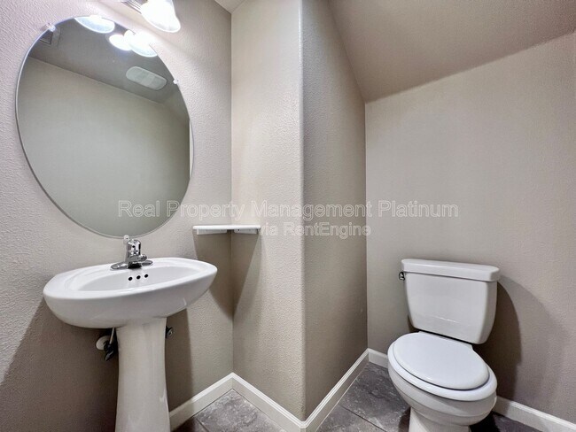 Building Photo - 3704 Savant Ln