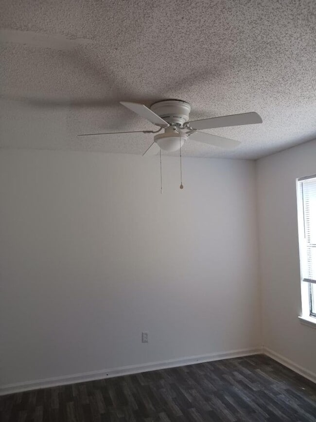 Building Photo - North Charleston Townhome