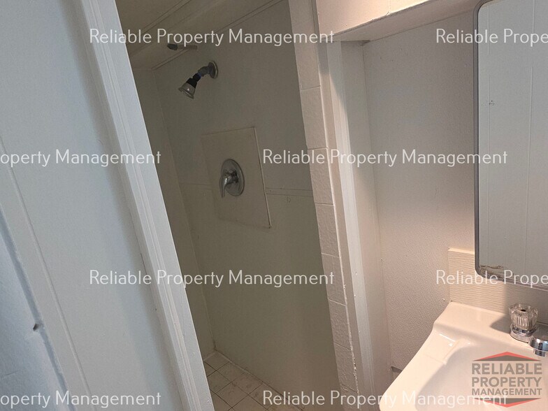 Building Photo - 561 N Water Ave