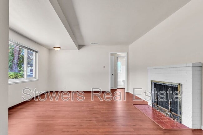 Building Photo - 275 Cameo Dr
