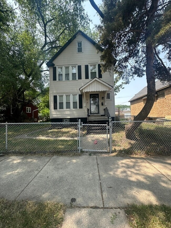 Primary Photo - 8418 S Sangamon St