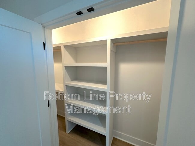Building Photo - 1312 Carolyn Dr