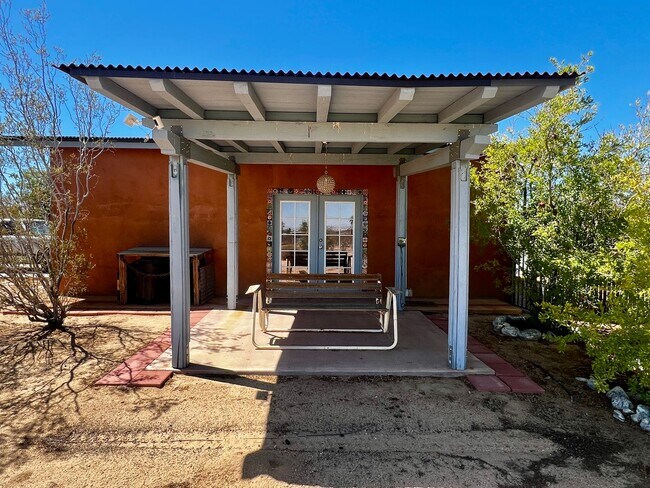 Building Photo - Charming 3-Bedroom Home for Rent in Landers, CA w SPA