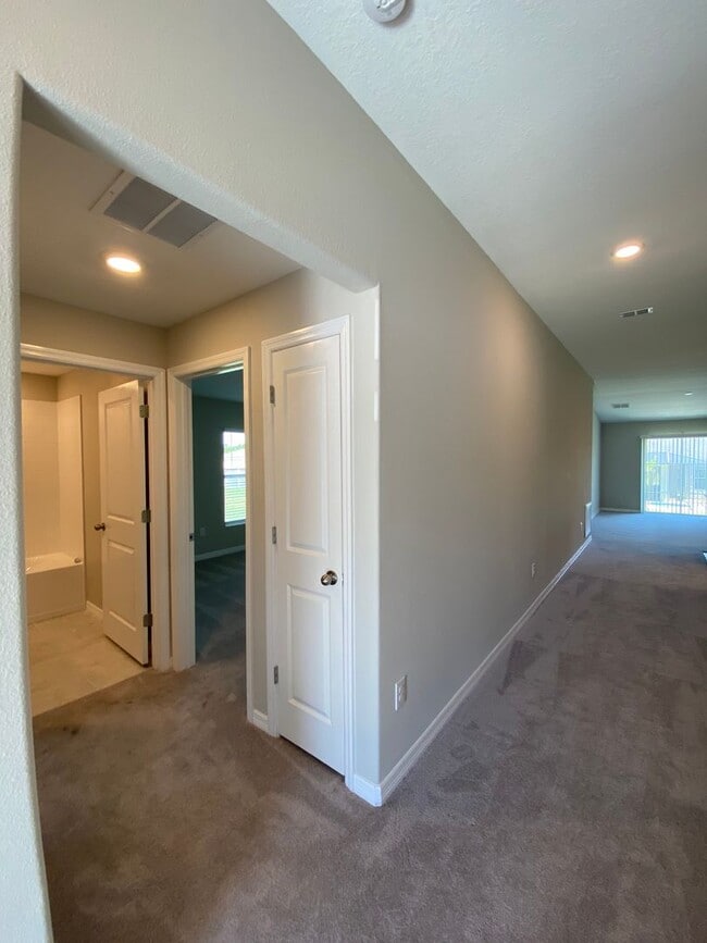 Building Photo - MOVE IN BY END OF MARCH AAND RECEIVE TWO WEEKS FREE!!  Hills Of Tuscany - Great Location, 3/2/2 *...