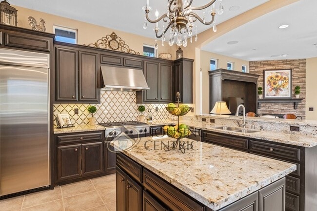 Building Photo - Executive Gated Serrano Golf-Course Home with Views of the 16th Hole!