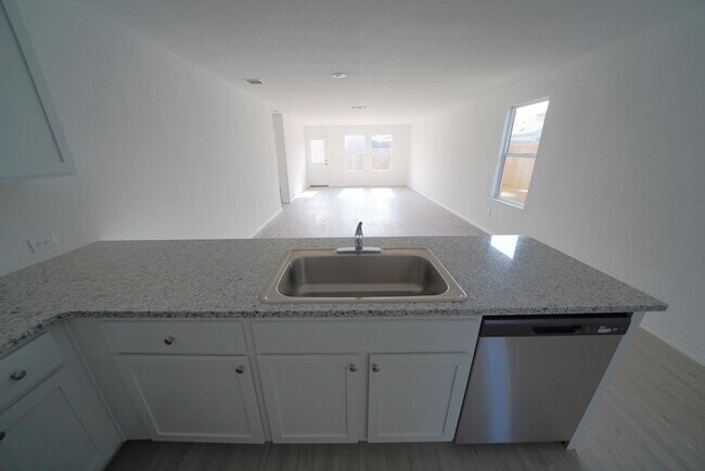 Building Photo - Gorgeous like-new home Available for Rent in Converse! Realtor Commission: $500