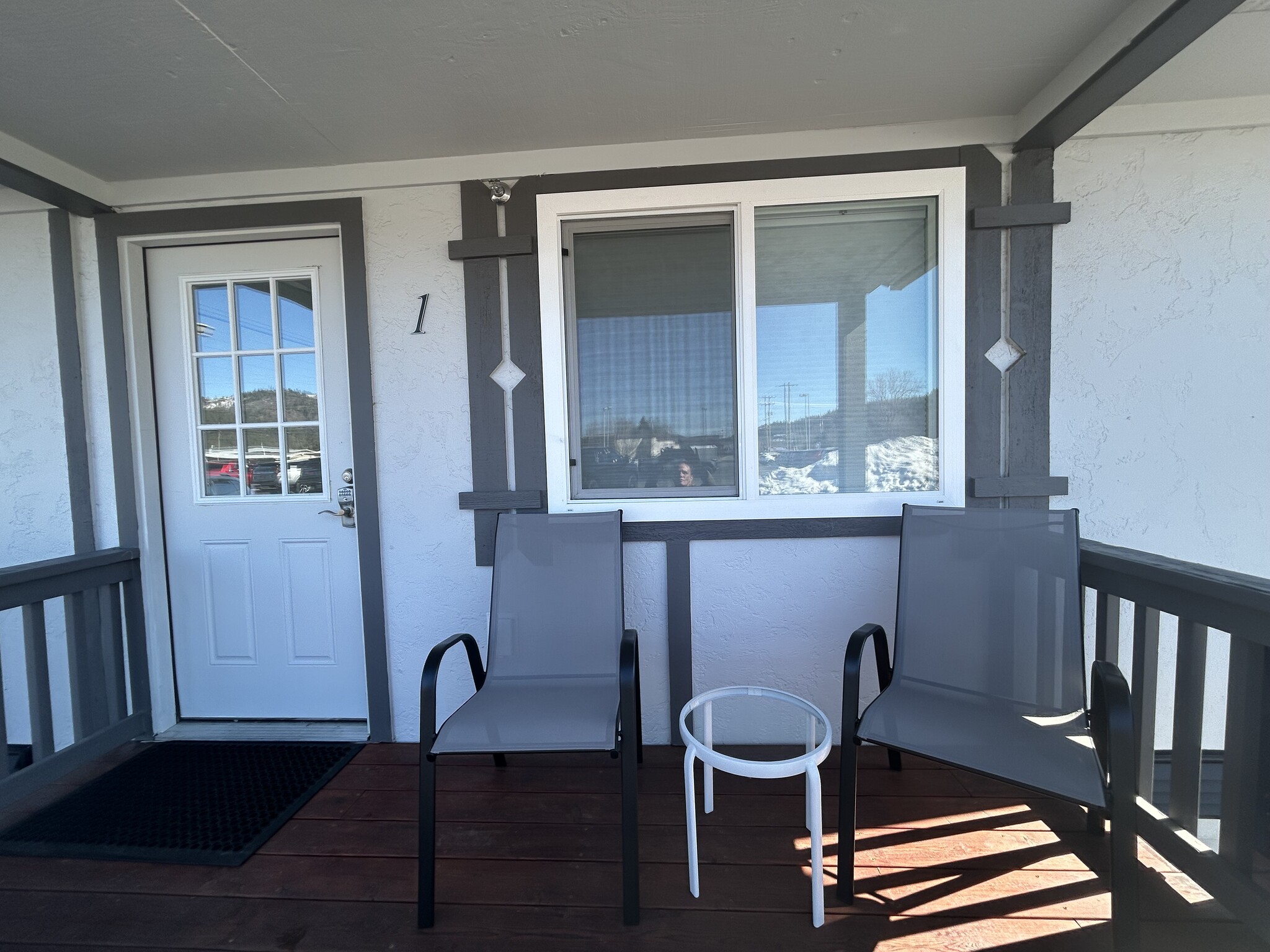 Front Porch - 140 Railroad Ave