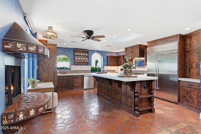 Building Photo - 5828 E Cactus Wren Rd