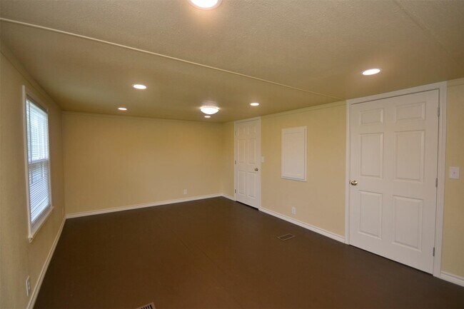 Building Photo - 12652 Calvary Rd
