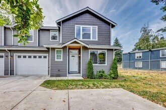 Building Photo - Newer Duplex Bremerton
