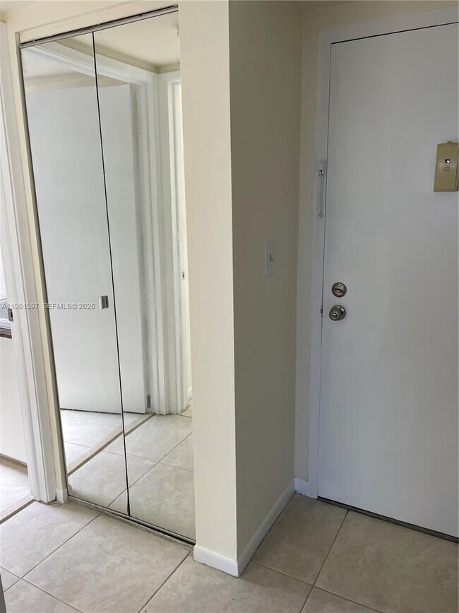 Building Photo - 1700 NW N River Dr