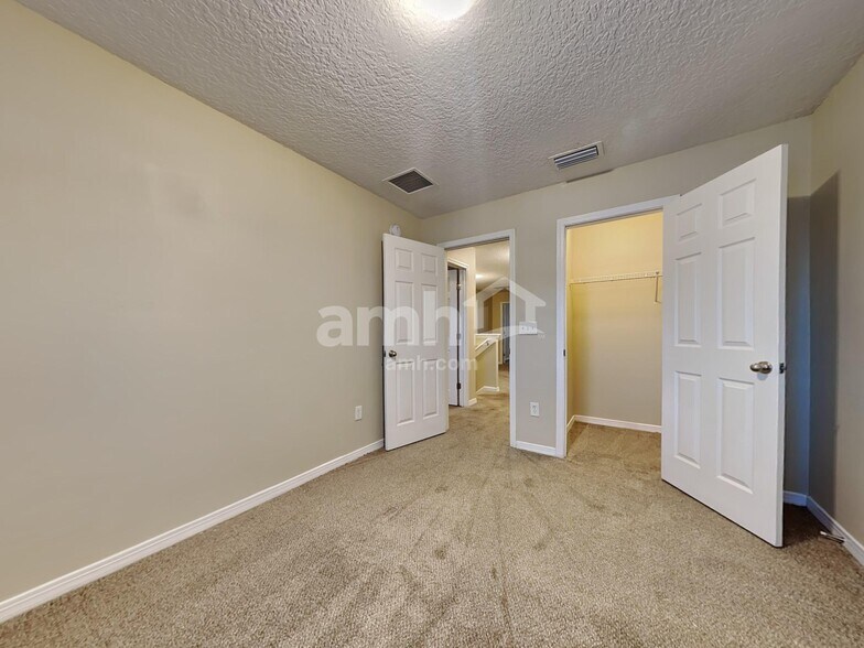 Building Photo - 7652 Vandalay Dr