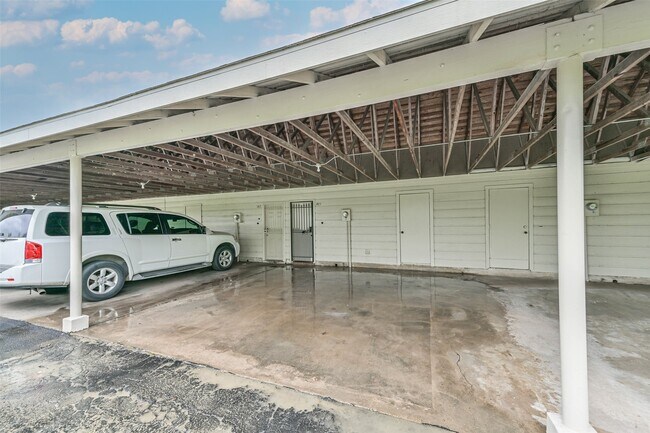 Building Photo - 1415 Ramada Dr
