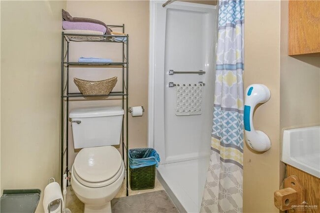 Building Photo - 18 Turner Rd