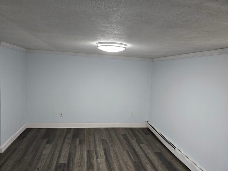 Building Photo - 43 Milton Tpke