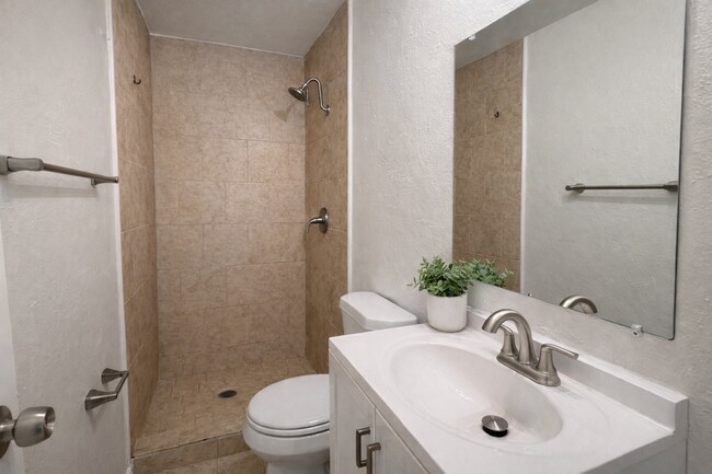 Building Photo - 2416 Queensbury Rd