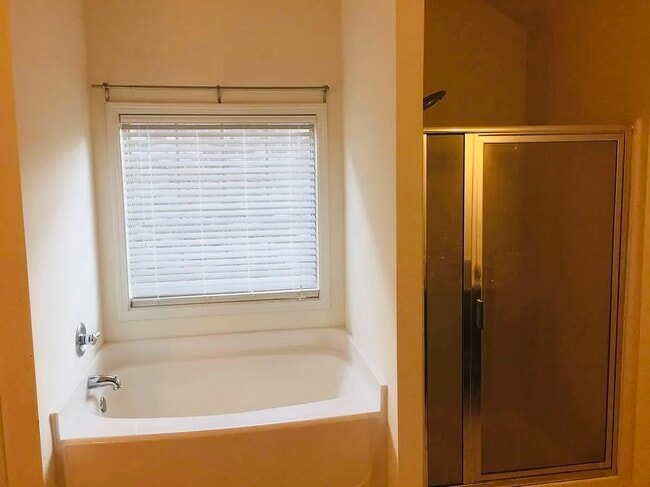 Building Photo - 574 Walkers Ln