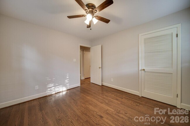 Building Photo - 6700 Castlegate Dr