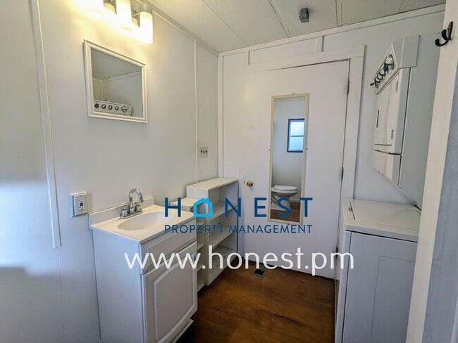 Building Photo - 9 Lexi Ln