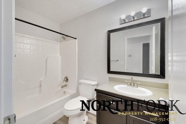 Building Photo - Comfortable, clean Meridian, Idaho Home available today!