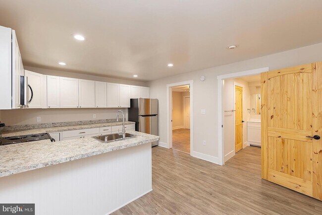 Building Photo - 550 N Loudoun St