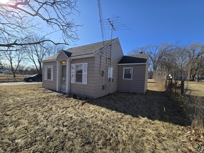 Building Photo - 158 S Roosevelt Rd