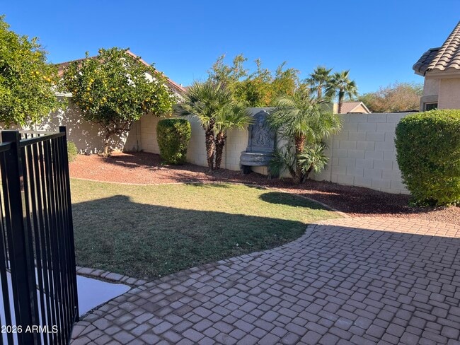 Building Photo - 18606 W Sunnyslope Ln