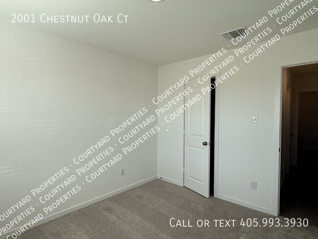 Building Photo - 2001 Chestnut Oak Ct
