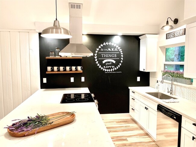 Building Photo - 5 Sandlily Ct