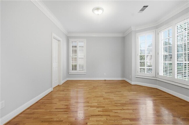 Building Photo - 3194 Windsor Lake Dr NE