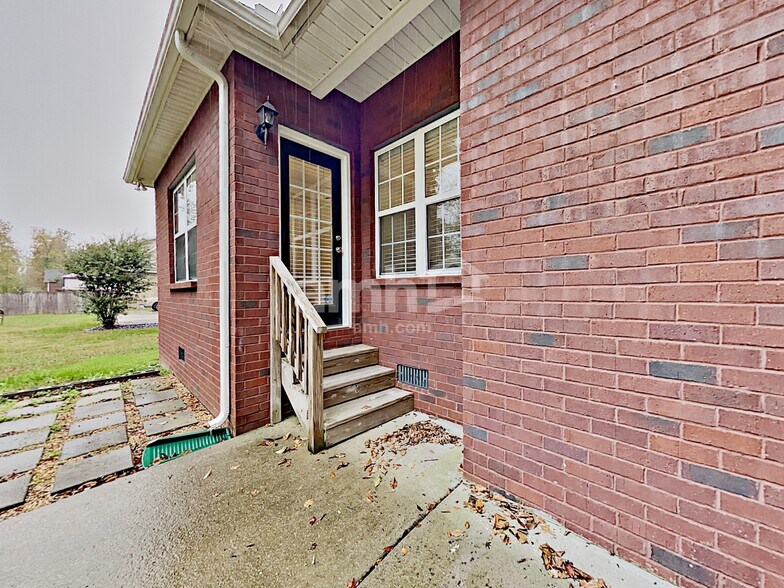 Building Photo - 311 Annadel St