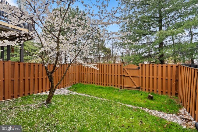 Building Photo - 45773 Smoketree Terrace