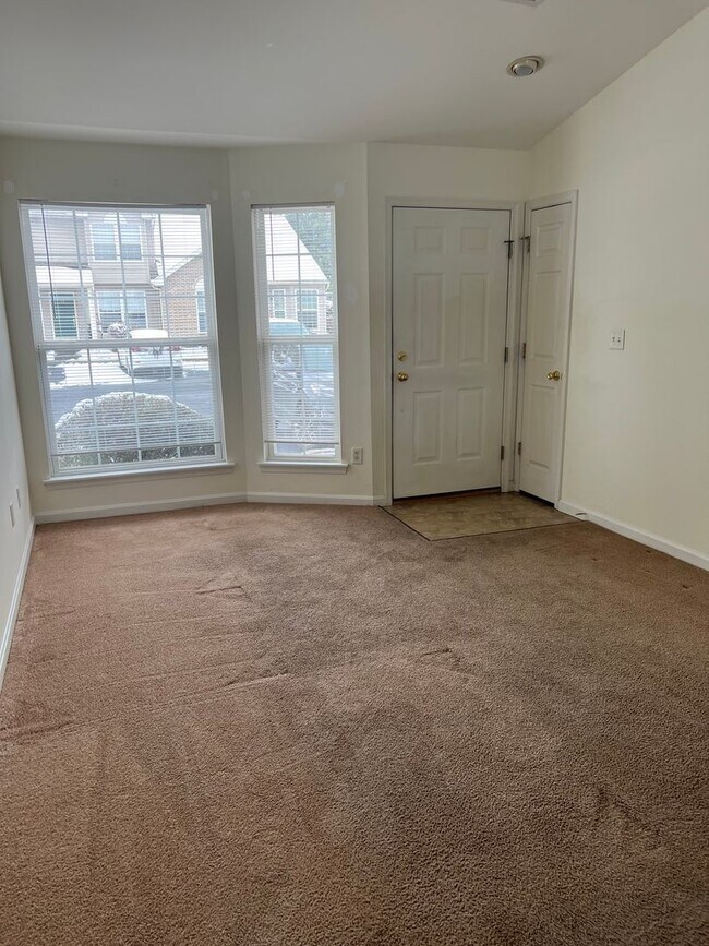 Building Photo - 34-37 Eastwick Lane