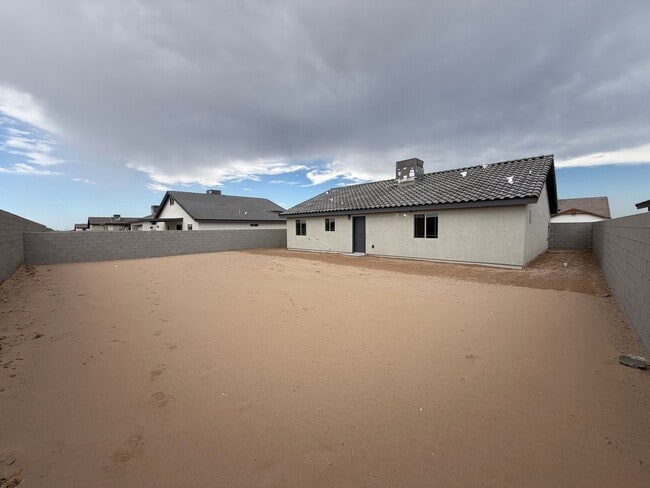 Building Photo - BRAND NEW 3 BEDROOM HOME!
