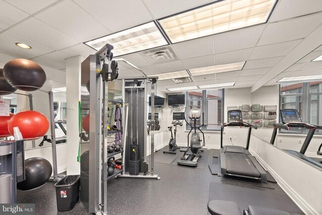 Building Photo - 2120 Vermont Ave NW